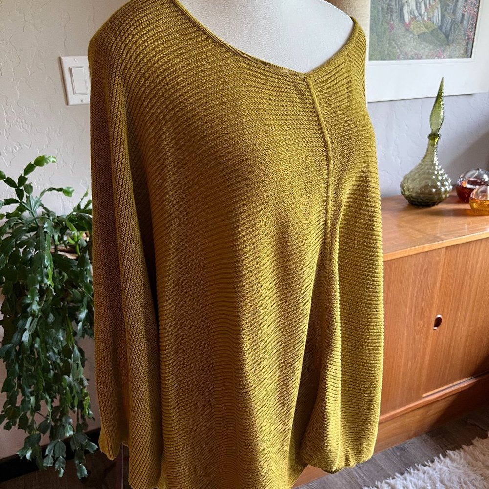 Marla Wynne 1x Women's Side Slit/Shrug Top